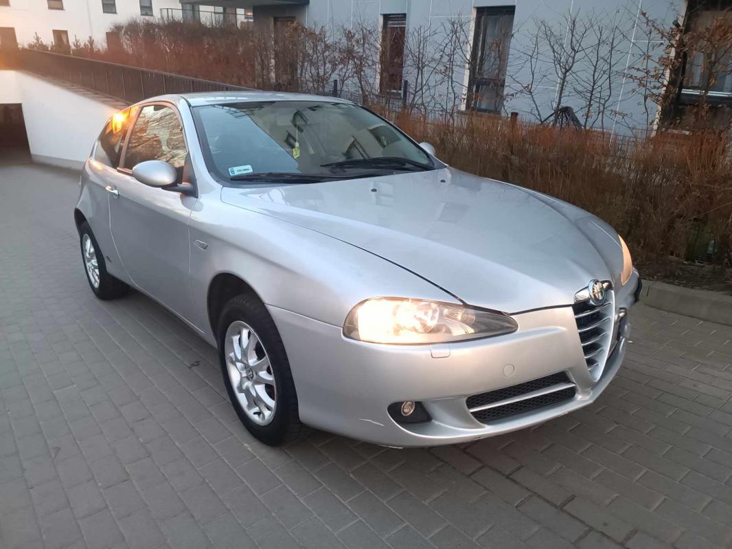 Witam

Sprzedam Alfe Romeo 147 Bogata Wersia...