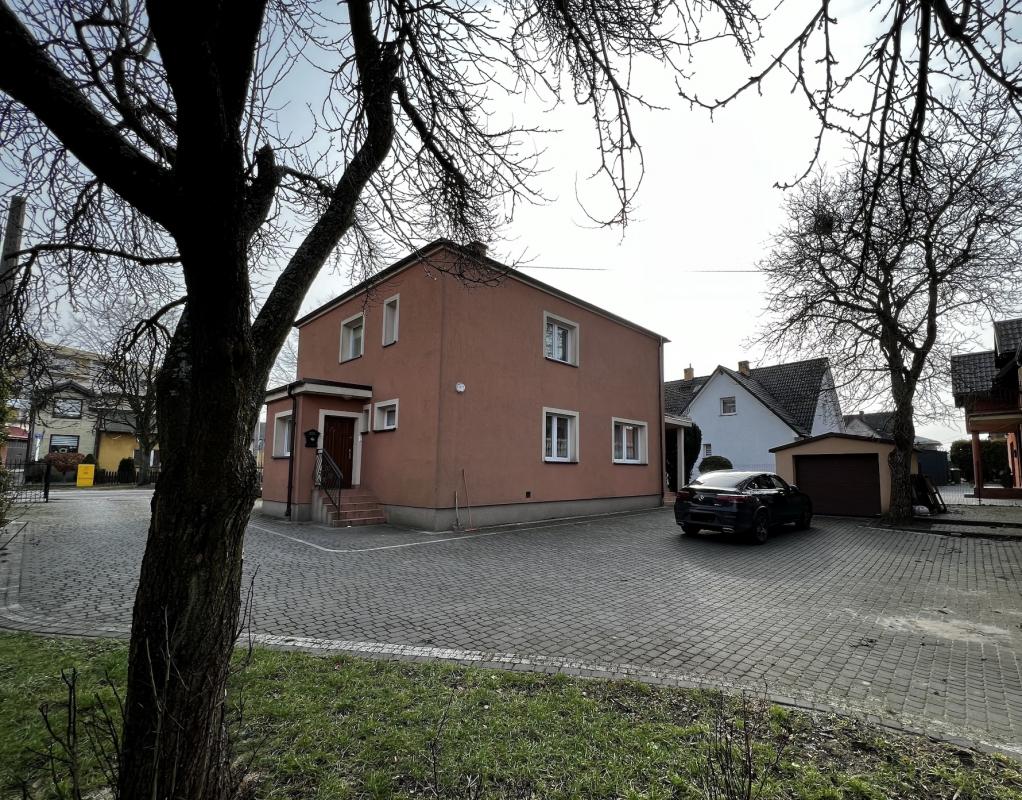 Wynajmę mieszkanie trzypokojowe na parterze w...
