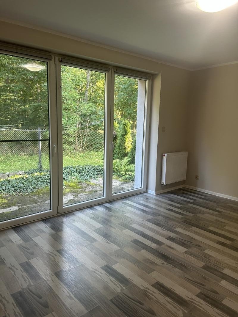 60m2
Salon z widokiem na las z wyjściem do...