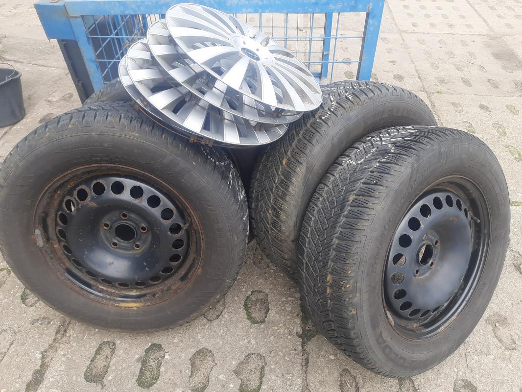 opony zimowe 215/65R16 stan jak na zdjęciach,...
