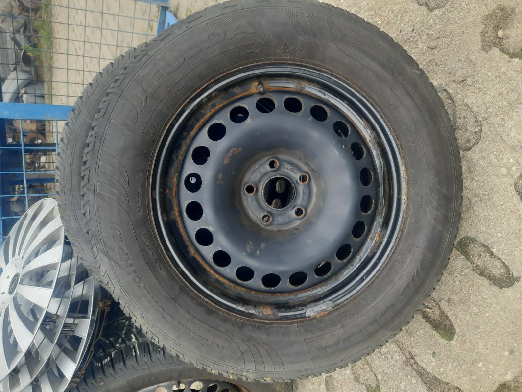opony zimowe 215/65R16 stan jak na zdjęciach,...