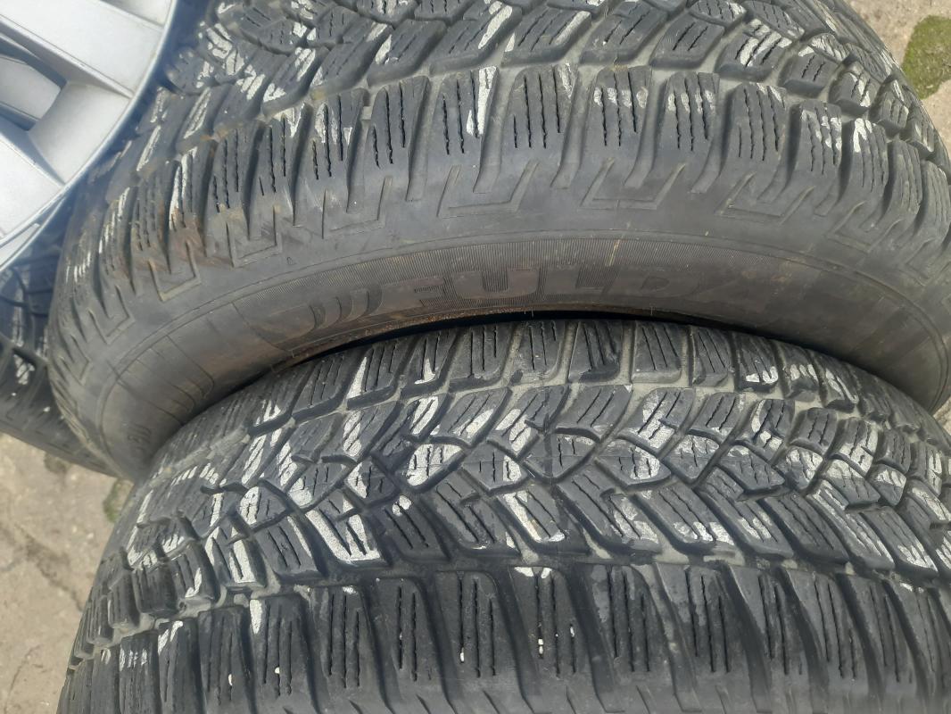 opony zimowe 215/65R16 stan jak na zdjęciach,...