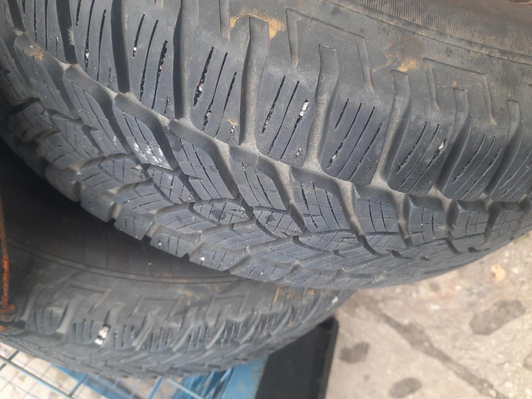 opony zimowe 215/65R16 stan jak na zdjęciach,...