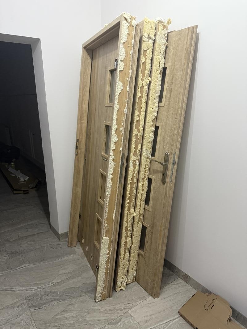 Oddam 3 pary drzwi( jedna łazienkowa) 80cm z...