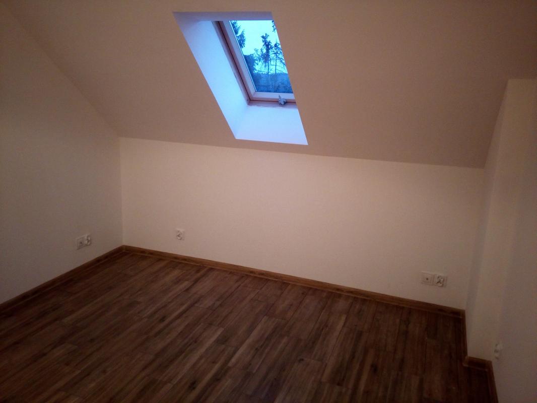 Wynajmę kawalerkę umeblowaną na poddaszu o...