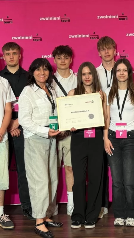 Uczniowie kartuskiego Wzgórza z sukcesami w XII finale Zwolnionych z Teorii. Wyróżniono aż 57 osób