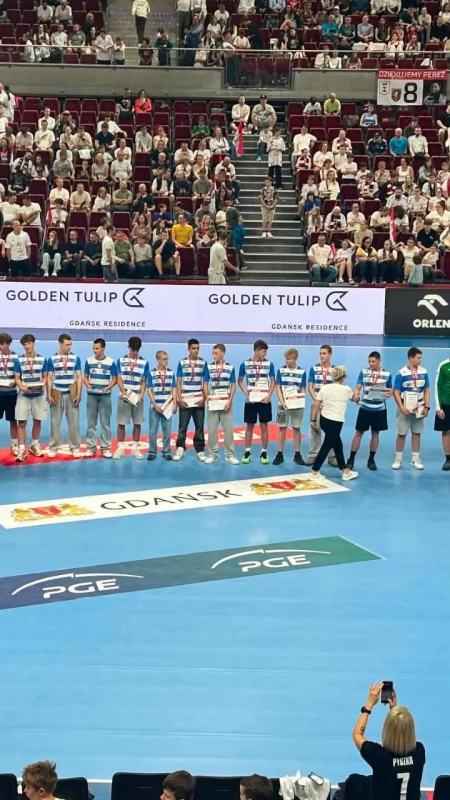 Młodzicy GKS Cartusia Kartuzy uhonorowani podczas meczu ORLEN Superligi