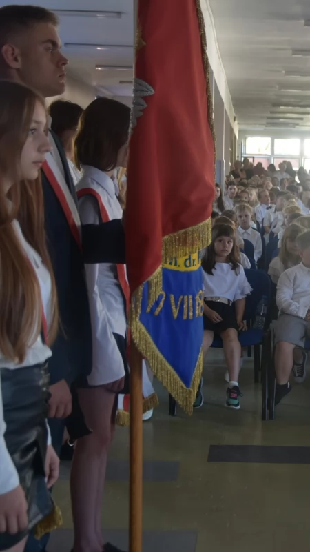 Były świadectwa, gratulacje i życzenia bezpiecznych wakacji. Tak zakończył się rok szkolny w SP nr 5 w Kartuzach
