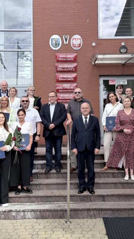 28 nauczycieli z awansem zawodowym. Uroczystość wręczenia aktów mianowania w Sierakowicach