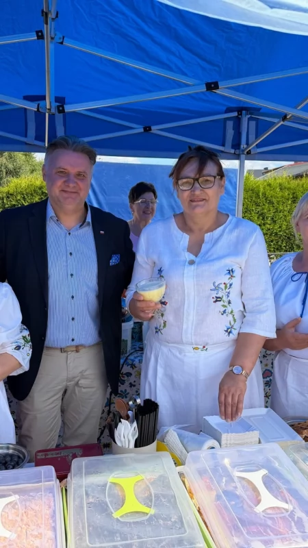 Wakacje z KGW Gminy Sierakowice: po kaszubsku i z weselną energią. Plaża w Gowidlinie pełna atrakcji
