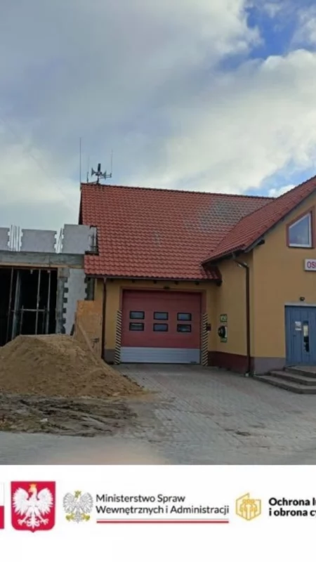Nowe garaże i magazyn zarządzania kryzysowego. Trwa przebudowa remizy OSP w Egiertowie
