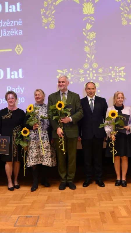 Danuta Pioch z medalem Gloria Artis. Rada Języka Kaszubskiego świętowała 20-lecie