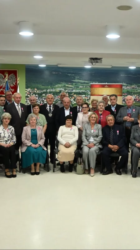 Złote Gody po roku. W Sierakowicach dopełniono uroczystość medalami od prezydenta