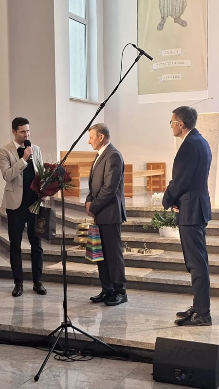 Chóry zaśpiewały pieśni jubilata. 65 urodziny Kazimierza Jastrzębskiego w Chwaszczynie