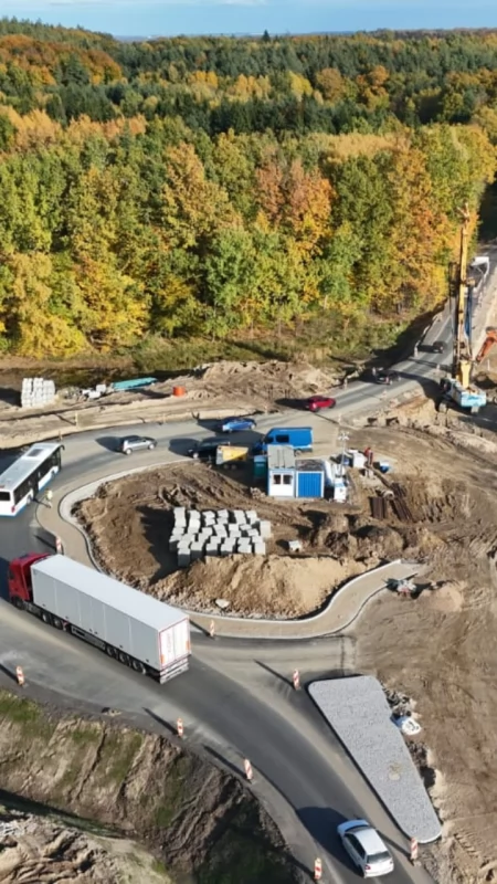 Ponad 200 betonowych pali! Co dzieje się na budowie obwodnicy Kartuz?