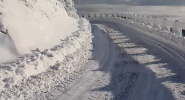 Zimowe warunki na drogach. Gmina Sierakowice wyjaśnia, jak prowadzone są prace