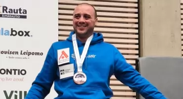 Mieszkaniec Banina wśród najlepszych na świecie. Jakub Jesionowski mistrzem świata w zimowym pływaniu