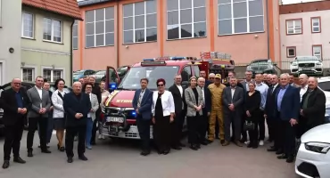 OSP Sierakowice z nowym samochodem ratowniczo-gaśniczym