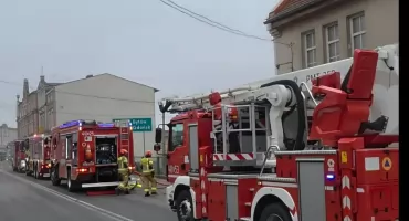 Pożar mieszkania przy ul. Jeziornej w Kartuzach. Jedna osoba w szpitalu