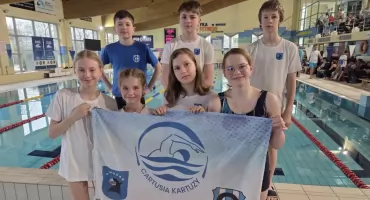 Pływacy z Kartuz pokazali klasę. Medale i czołowe miejsca w Lęborku oraz Chojnicach