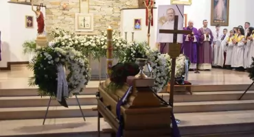 Miechucino. Bliscy, wierni i duchowieństwo pożegnali ks. Piotra Grabowskiego