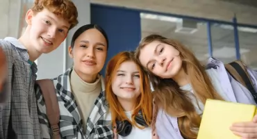 Dlaczego coraz więcej osób wybiera studia za granicą?