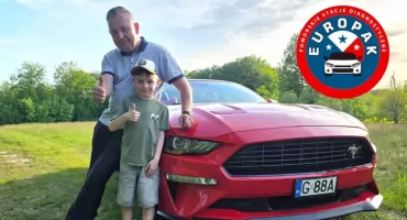 Czerwony 450-konny Mustang robi wrażenie!
