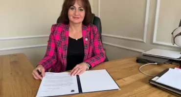 Rekordowo długa sesja w Żukowie. Radni nie udzielili burmistrz wotum zaufania