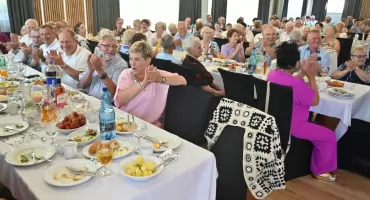 Seniorzy pokazali, że wiek to tylko liczba. Doroczny bal seniorów z Goręczyna pełen muzyki i wspólnej radości