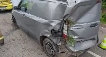 Pijany kierowca zakończył jazdę w rowie. Miał 2 promile, zakaz prowadzenia i żadnych uprawnień