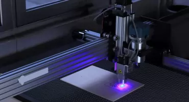 Laser czy piła do cięcia profili – kiedy precyzja wygrywa z ceną?