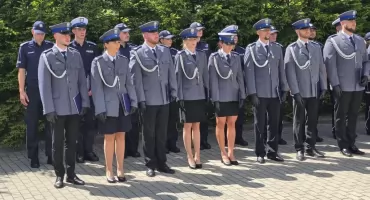 Święto Policji w Kartuzach. Awanse, odznaczenia i podziękowania za codzienną służbę