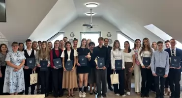 Najlepsi absolwenci nagrodzeni. Wójt Gminy Somonino wręczył stypendia 10 uczniom