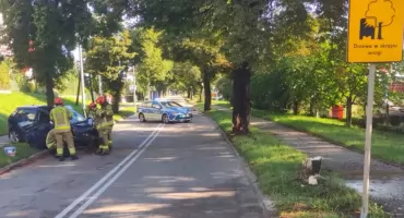 19-latka uderzyła w dwa drzewa w Kartuzach. Do szpitala zabrał ją śmigłowiec LPR