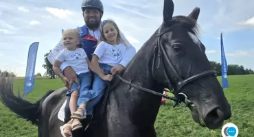 Kaszubskie konie kontra Tour de Pologne. Galopem obok peletonu! 