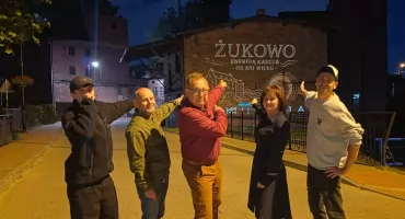 Zabytkowy młyn w Żukowie zachwyca animacją świetlną. To miejsce z historią i filmową przeszłością!