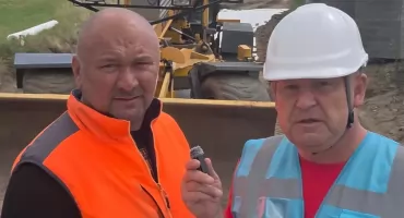 Płyta po płycie! Tak powstaje nowa droga w Łapalicach