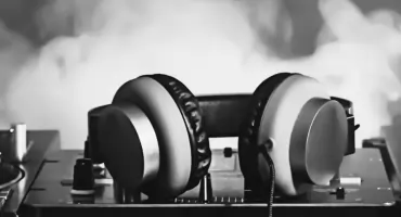 Pierwsze kroki za konsoletą. Warsztaty DJ-skie w Żukowie