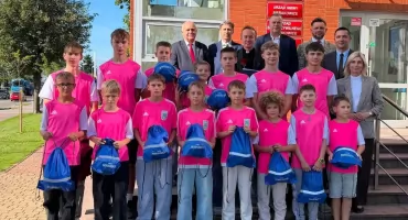 Wicemistrzostwo Polski dla ministrantów z parafii św. Jana Chrzciciela. Radni pogratulowali młodym piłkarzom