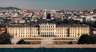 Austria jako kierunek pracy dla fachowców – w jakich zawodach liczą się konkretne kwalifikacje?