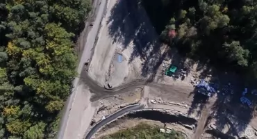 Budowa obwodnicy Kartuz nabiera tempa. Zobaczcie, jak dziś wygląda trasa [FILM]