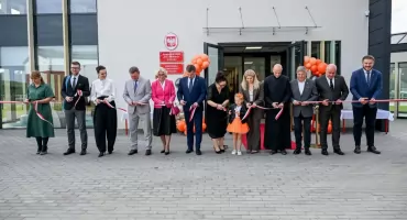 Nowe przedszkole i żłobek w Gołubiu oficjalnie otwarte. Powstała także infrastruktura sportowa i rekreacyjna