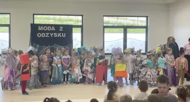 Pokaz Mody Recyklingowej w przedszkolu w Goręczynie