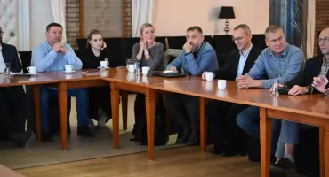 Zarządcy dróg powiatowych spotkali się w Kartuzach. Na stole bezpieczeństwo i nowe technologie