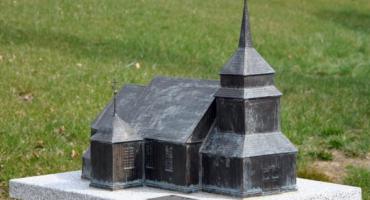 Drewniany Zabytkowy Kościół w Sierakowicach